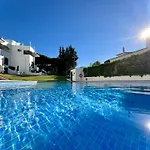 Brightness With Pool By Homing 아파트 빌라모라