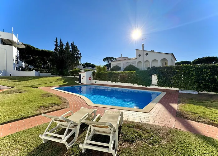 Brightness With Pool By Homing Apartament