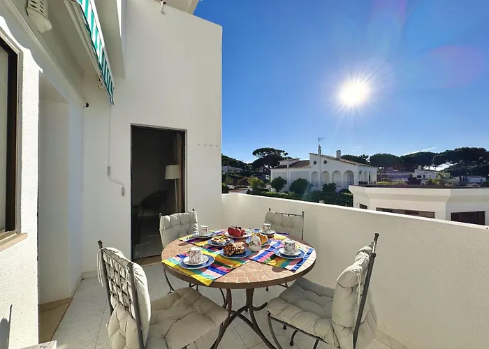 Brightness With Pool By Homing Apartament