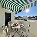 Lägenhet Brightness With Pool By Homing
